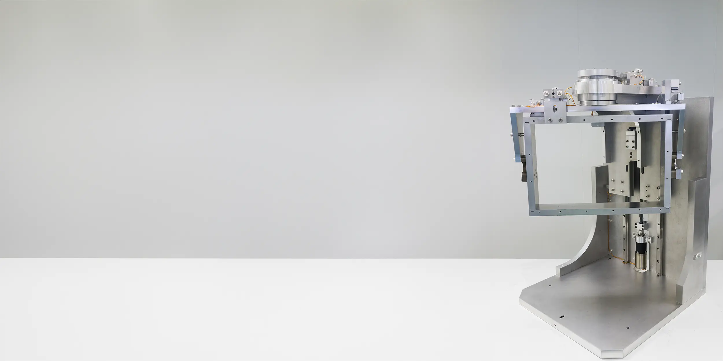 https://www.irelec-alcen.com/wp-content/uploads/2024/08/IRELEC-High-power-lasers-1.webp